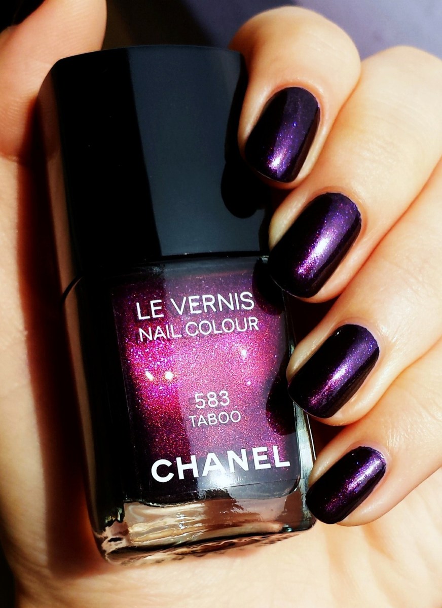 Chanel Le Vernis nail colour: Taboo 583 review and swatches